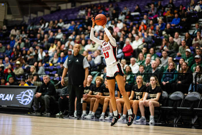 Clackamas Jesuit 6A Oregon girls basketball quarterfinal 2024 Naji Saker-12